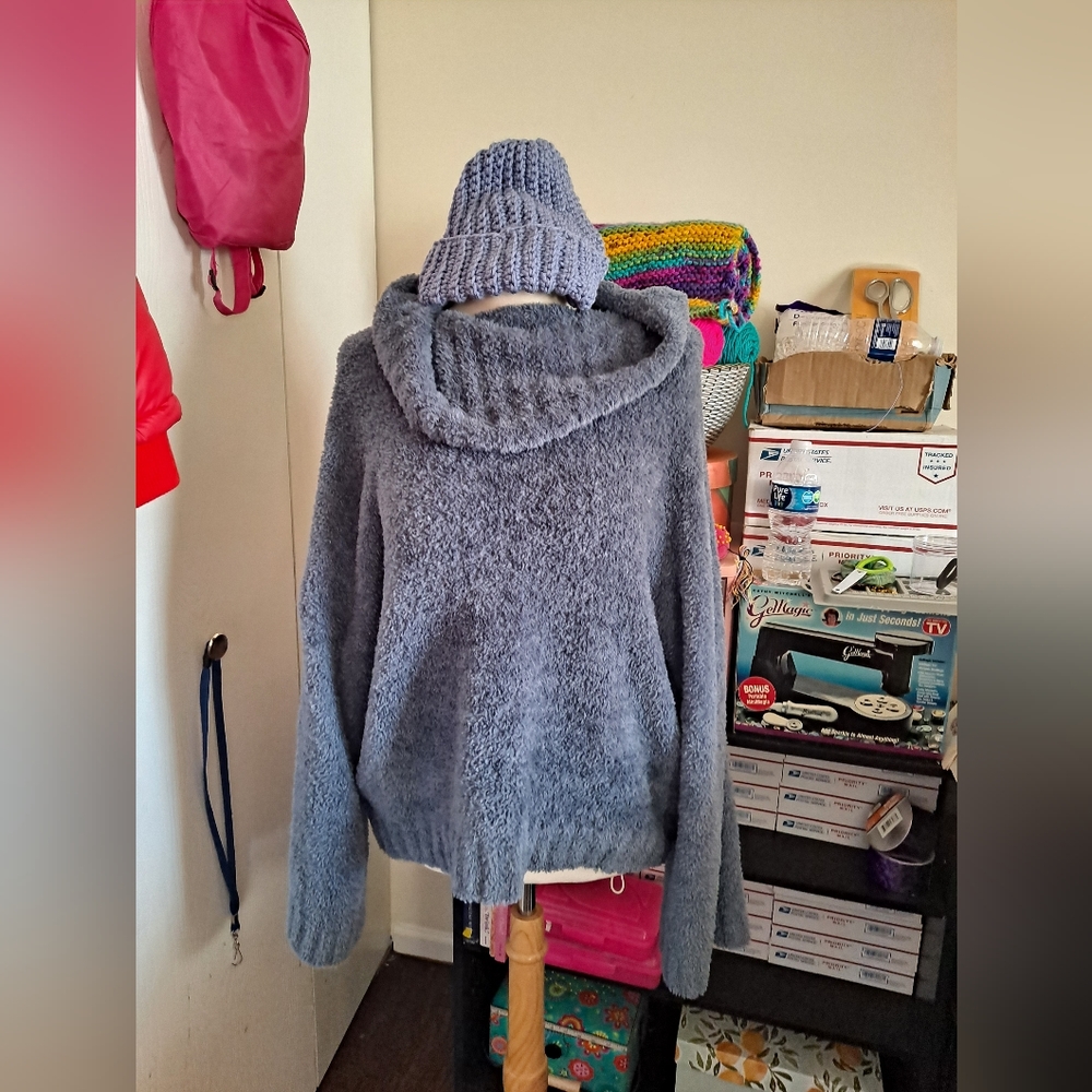 Soft sweater.🌈